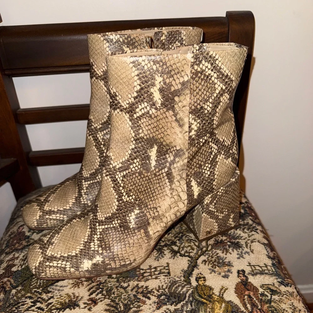 🐍 Sam Edelman Daruby Snakeskin Ankle Booties Block Heel – Size 10